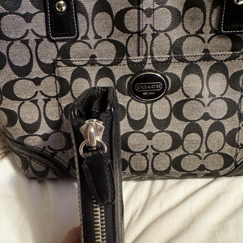Coach Monogram - Heritage EUC with bonus wallet - Picture 6 of 14